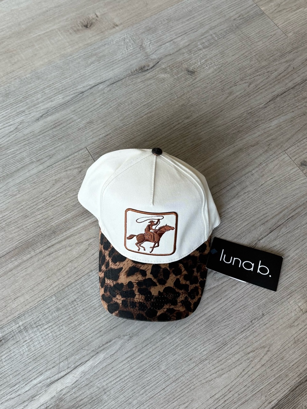 luna b hat